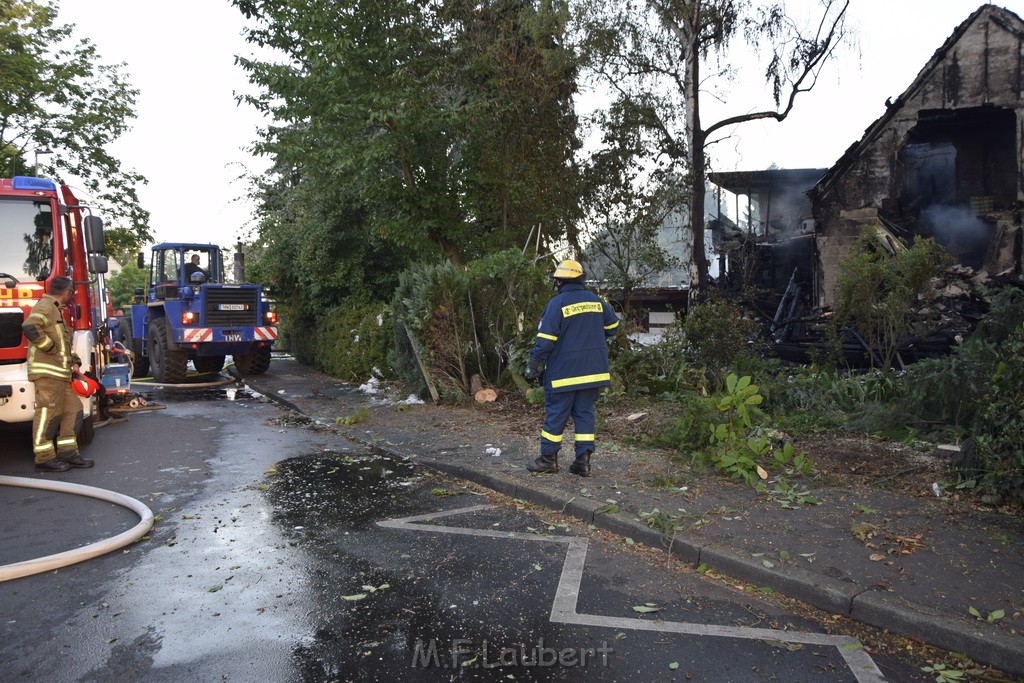 Grossfeuer Einfamilienhaus Siegburg Muehlengrabenstr P0883.JPG - Miklos Laubert